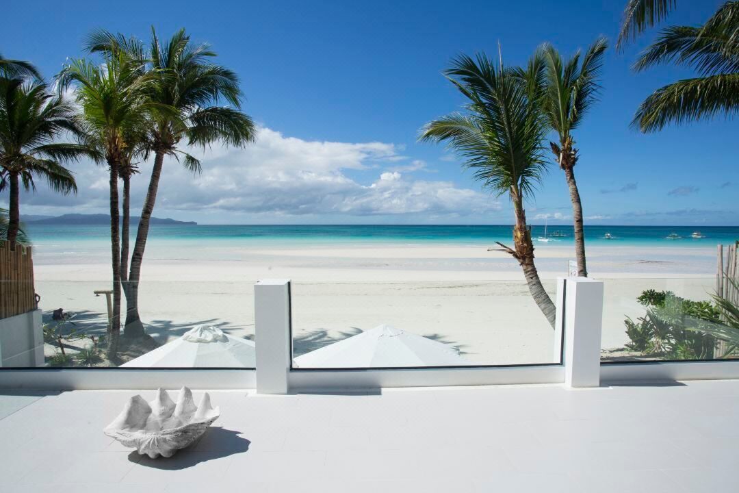 Plage, chaises longues, serviettes de plage