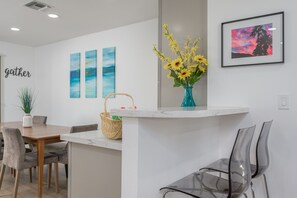 Dining - River access walking distance (Bullhead City)