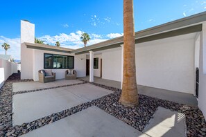 Terrace/patio - River access walking distance (Bullhead City)