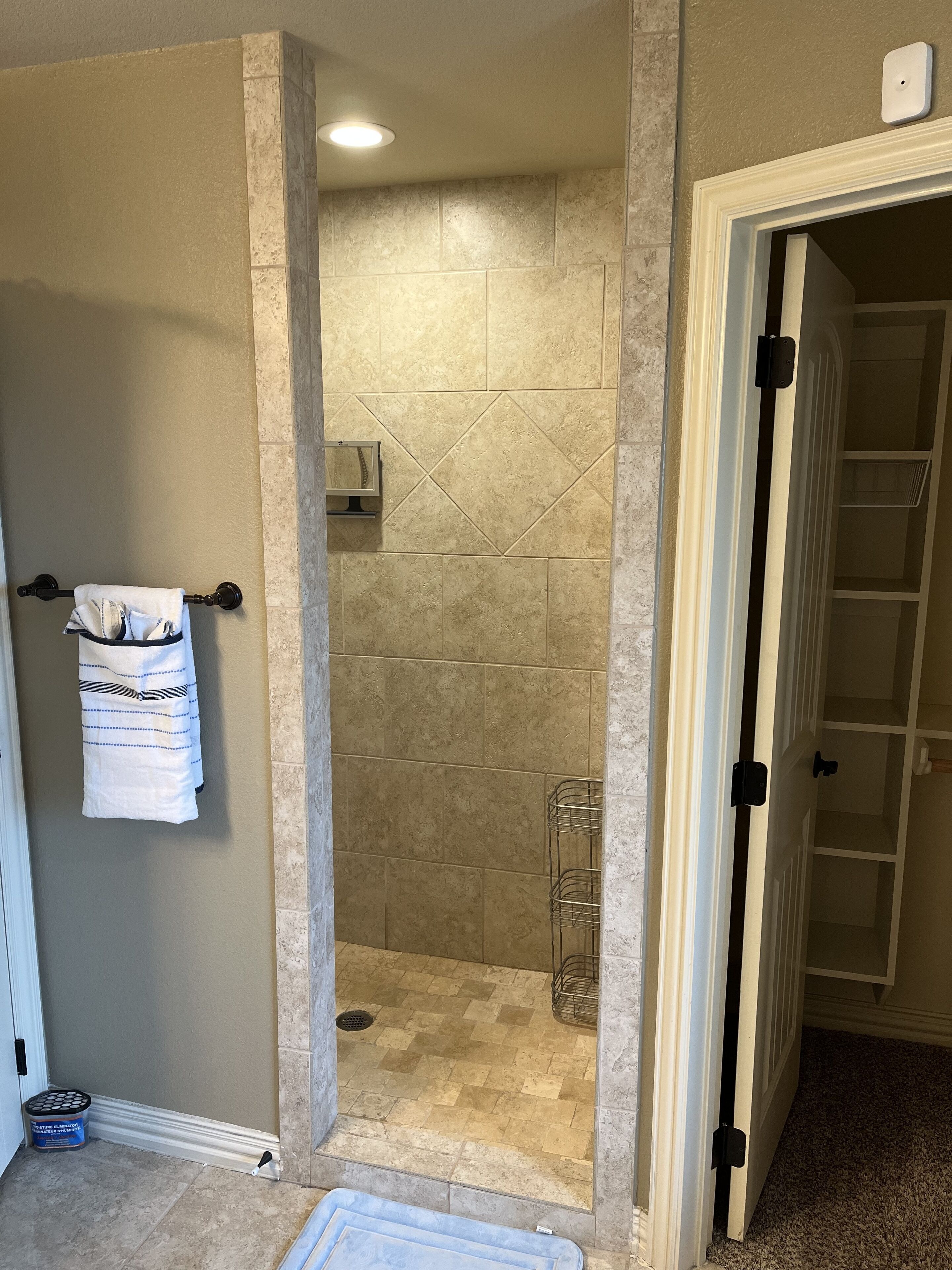 Dusche, Handtücher, Seife, Shampoo