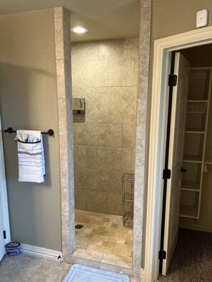 Dusche, Handtücher, Seife, Shampoo