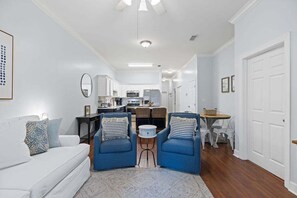 TV - "Happy Days" - Seagrove Highlands - Gated Community - Poo, 4 New Bikes - Walk To Beach! (Santa Rosa Beach)