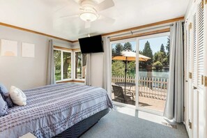 1 bedroom, iron/ironing board, free WiFi, bed sheets - Ground Floor Riverside Cottage with Patio! (Bend)