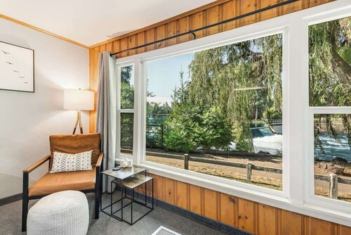 Pet Friendly Riverside Studio in Downtown Bend