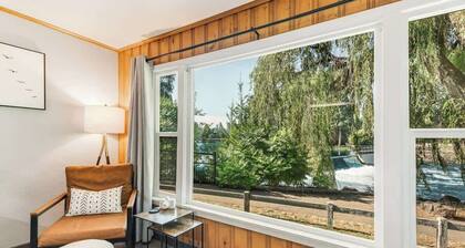 Pet Friendly Riverside Studio in Downtown Bend