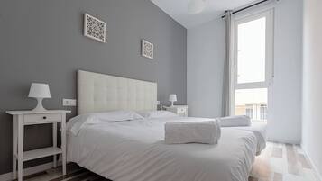 2 slaapkamers, een strijkplank/strijkijzer, gratis wifi, beddengoed