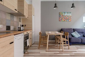 Refrigerador, microondas, horno, lavavajillas