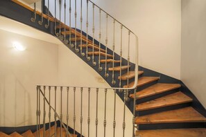 Interior - Housing Plaza Mayor by Sharing Co (Madrid)