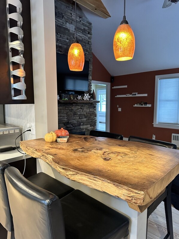 Dining - Ski retreat with views of Windham, in heart of town near all. (Windham)