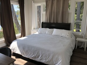 5 bedrooms, WiFi, bed sheets - Luxury Lakeside House with large outdoor sauna (Shawnigan Lake)
