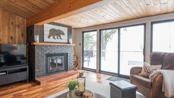 Smart TV, fireplace, table tennis, books
