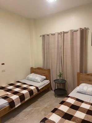 Free WiFi, bed sheets - Antelmi Inn (Plaridel)