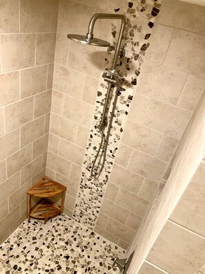 Shower, towels, soap, shampoo - Superbowl rental (Sun City)