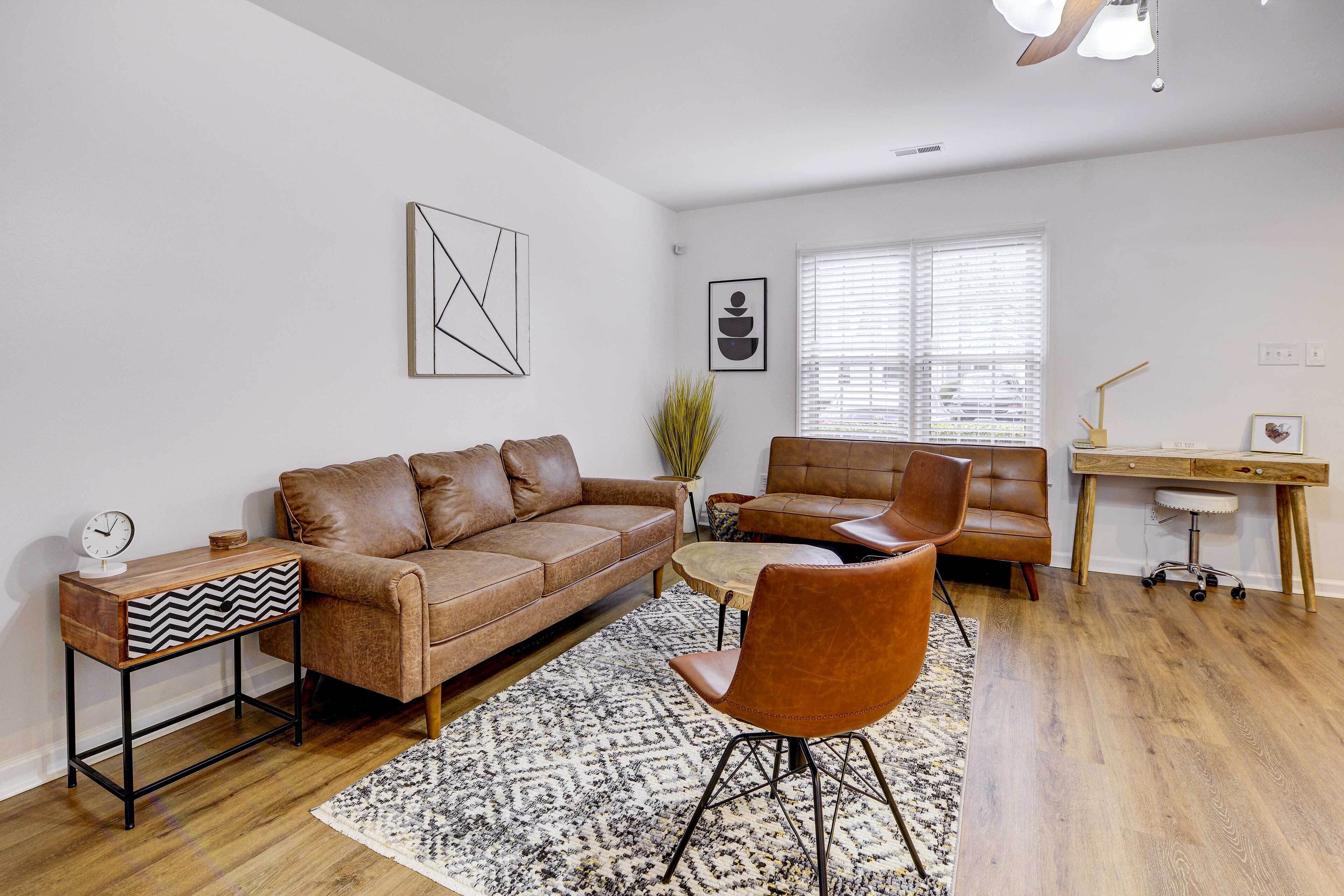 Contemporary Townhome ~ 7 Mi to Dtwn Raleigh!