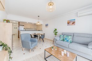 Living area - Lake view apartment with 1 bedroom and community pool (Empuriabrava)