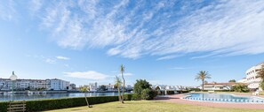 Pool - Lake view apartment with 1 bedroom and community pool (Empuriabrava)