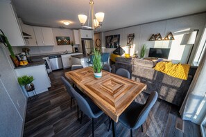 Dining - Mountain Views | Air Con | Garage | Large Deck | Nearby Trails | Parking (Invermere)