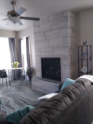 Smart TV, fireplace