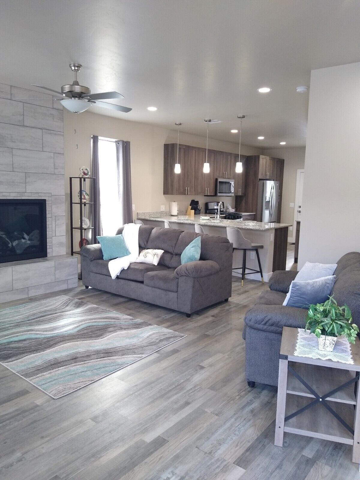 Smart TV, fireplace