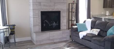 Smart TV, fireplace