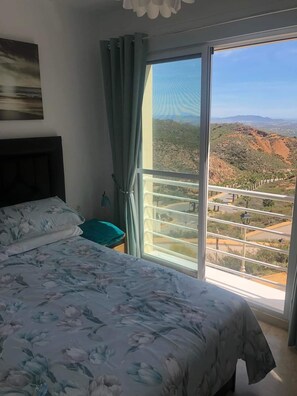 2 bedrooms, iron/ironing board, WiFi, bed sheets - 2 Bed House Sleeps 4 - Pool, Sea Views, Parking (El Pinar de Bedar)