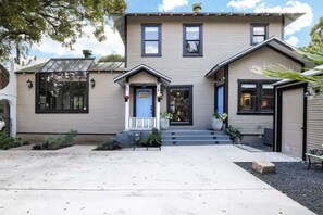 Exterior - Luxury Downtown Alamo Home_King William/Southtown (San Antonio)