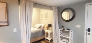 2 habitaciones, escritorio, tabla de planchar con plancha y wifi gratis 