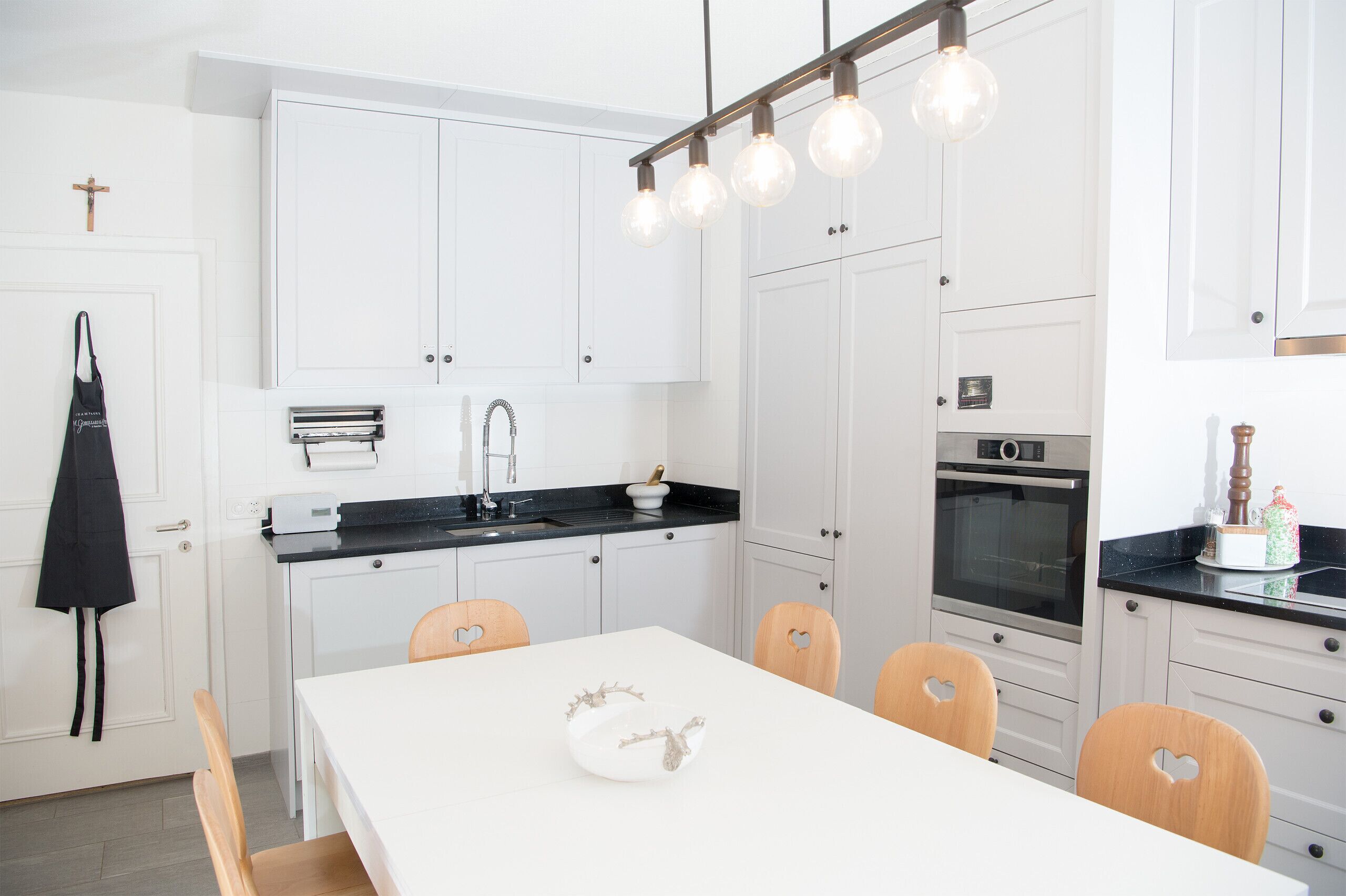 Refrigerador, horno, lavavajillas y cafetera y tetera 