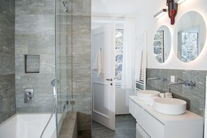 Douche, serviettes fournies