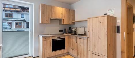 Kühlschrank, Ofen, Herdplatte, Geschirrspüler