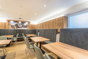 Dining - Apartment 'Luisalle Top 2' with Mountain View, Shared Terrace and Wi-Fi (Auffach)