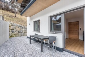 Outdoor dining - Apartment 'Luisalle Top 2' with Mountain View, Shared Terrace and Wi-Fi (Auffach)
