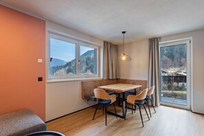 Dining - Apartment 'Luisalle Top 6' with Mountain View, Balcony and Wi-Fi (Auffach)