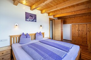 4 bedrooms, free WiFi, bed sheets - Apartment 'Unterlehenhof' with Mountain View, Balcony and Wi-Fi (Zell am Ziller)