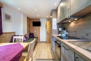 Kühlschrank, Ofen, Herdplatte, Geschirrspüler
