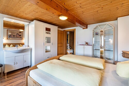 Ferienwohnung 'Unterlehenhof N' mit Bergblick, Balkon und WLAN