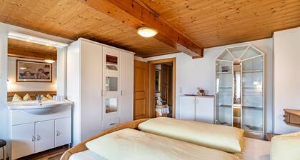 Ferienwohnung 'Unterlehenhof N' mit Bergblick, Balkon und WLAN