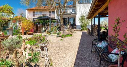 Ferienwohnung "La Maisonannette" mit Gemeinschaftsgarten & WLAN