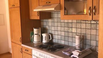 Kühlschrank, Ofen, Herdplatte, Geschirrspüler