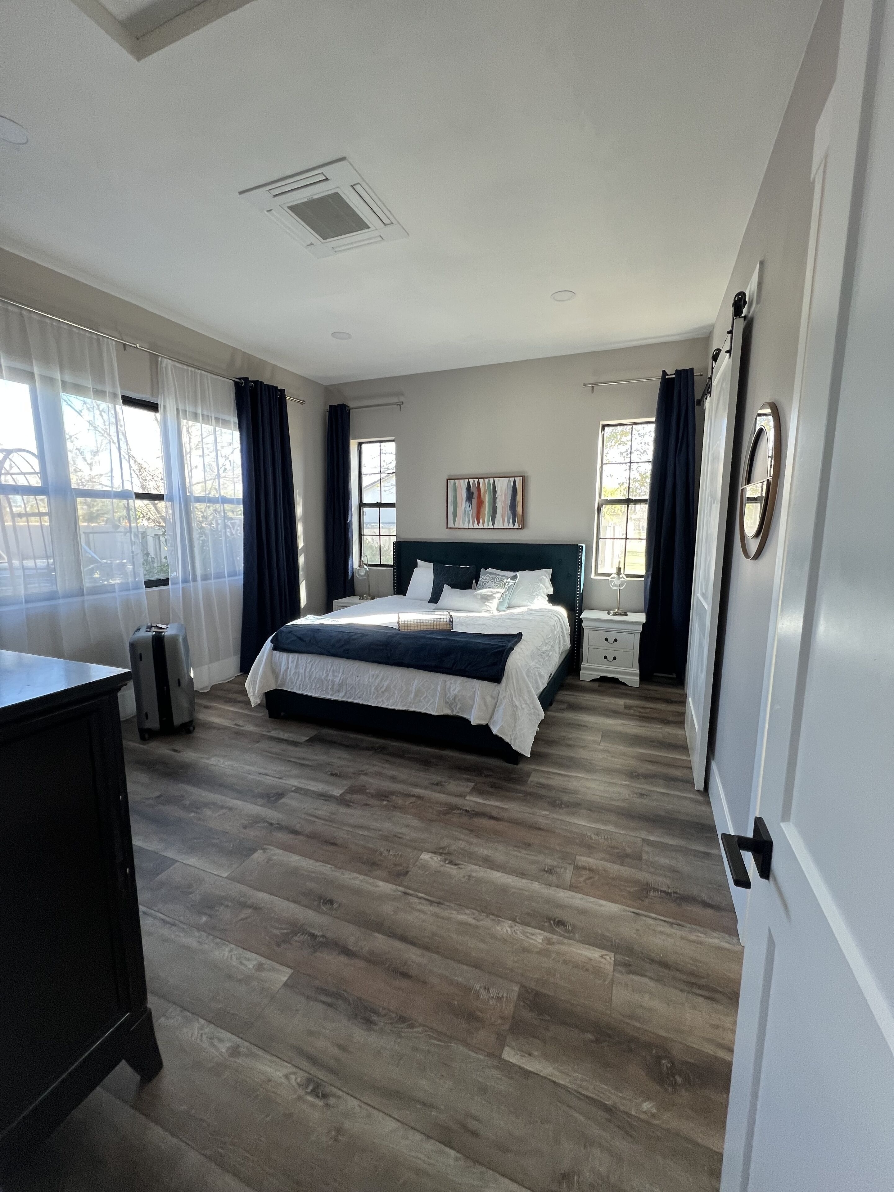 1 habitación, escritorio, tabla de planchar con plancha y wifi gratis 