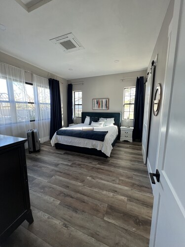 Farmhouse acre casita minutes from city amenities