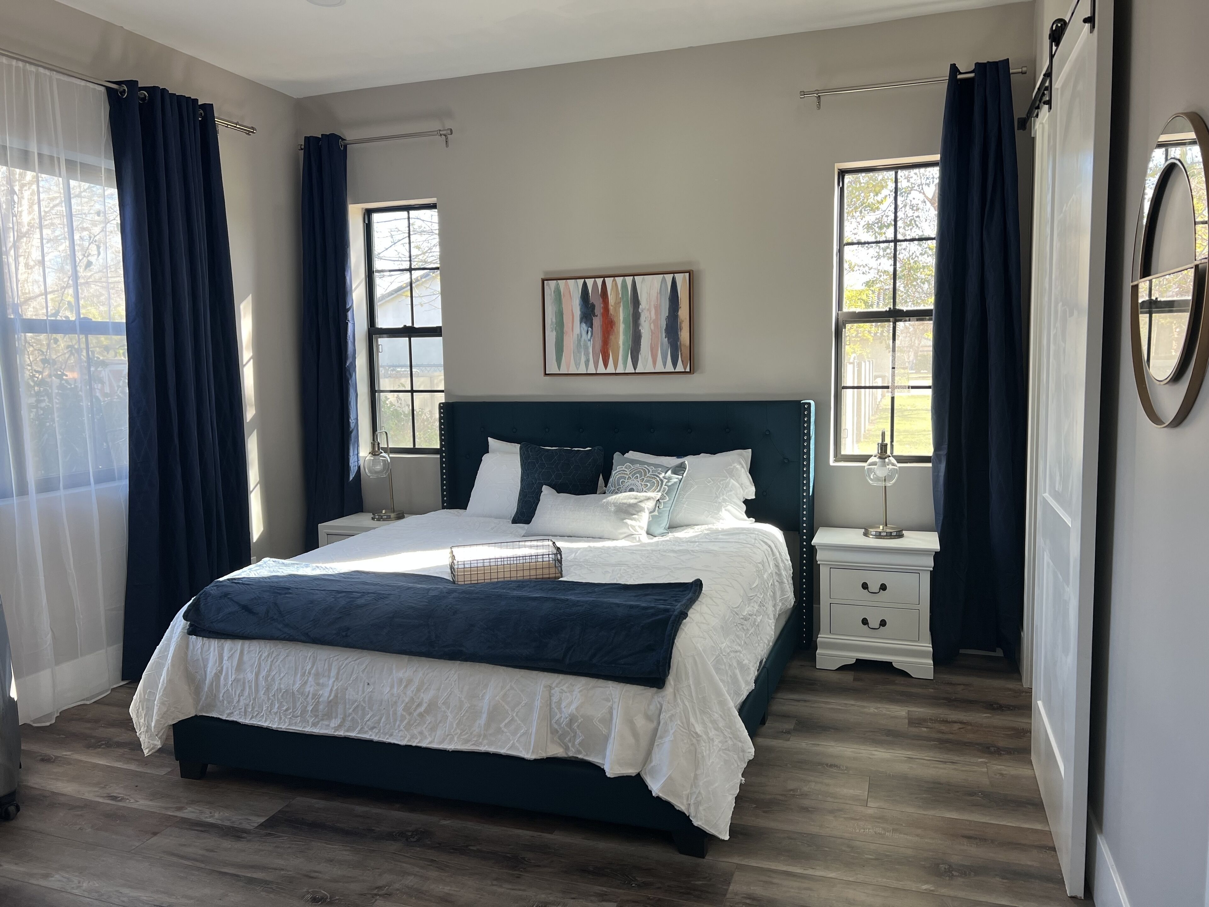 1 dormitori, escriptori, planxa i posts de planxar i wifi gratuïta 