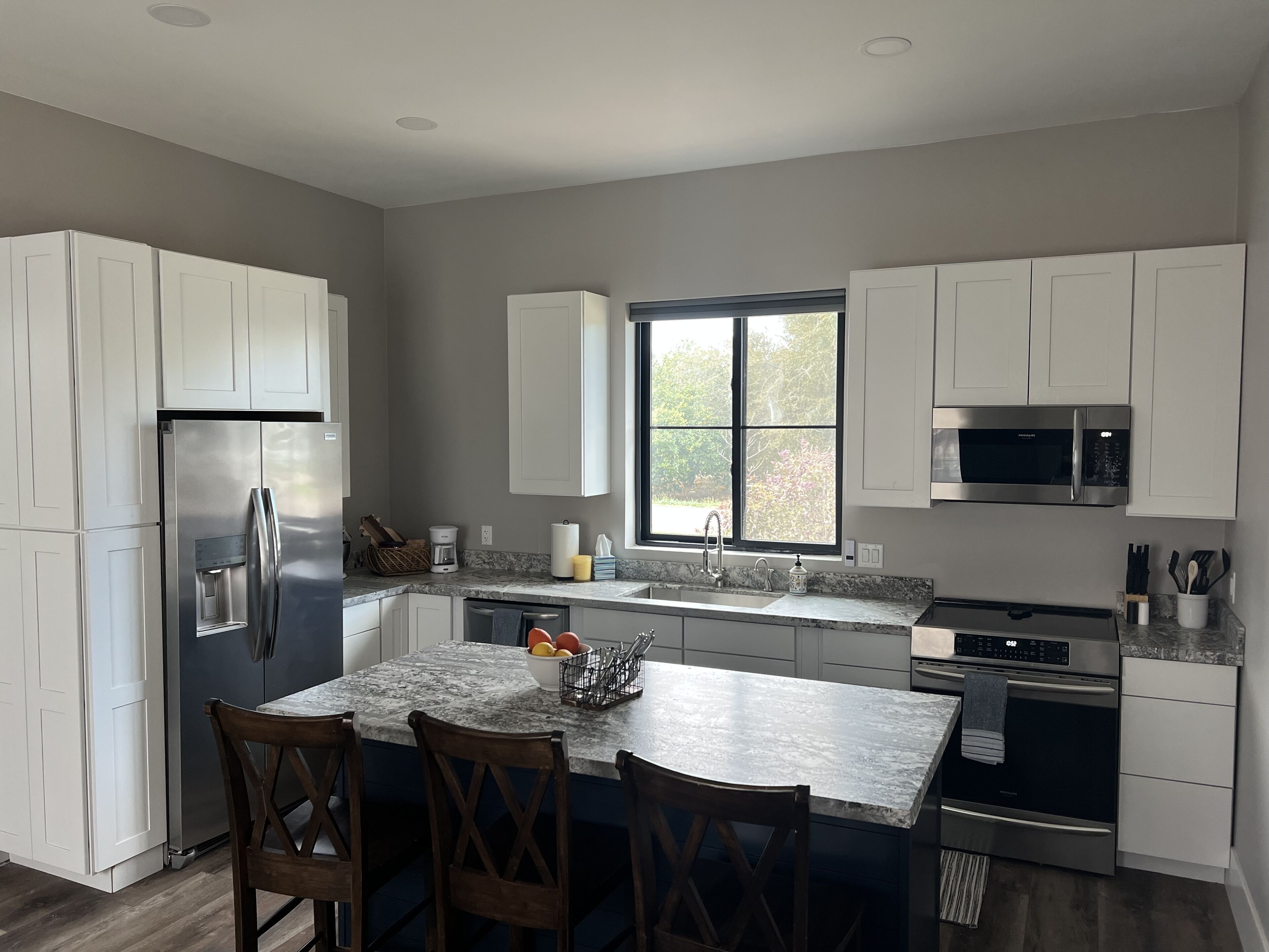 冰箱、微波炉、烤箱、炉灶