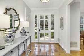 Interior - Luxury, Mid Island Family Home, Private Pool, Close to Sea Island (Saint Simons Island)