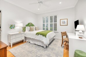 4 bedrooms, desk, iron/ironing board, free WiFi