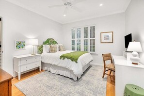 4 bedrooms, iron/ironing board, free WiFi, bed sheets