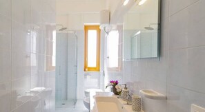 Shower, bidet - BLUE HOUSE - SAN FOCA (San Foca)