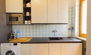 Fridge, coffee/tea maker, cookware/dishes/utensils - BLUE HOUSE - SAN FOCA (San Foca)
