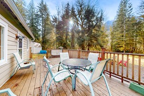 Outdoor dining - Secluded home with hot tub, firepit, & deck - peaceful location (Gold Bar)