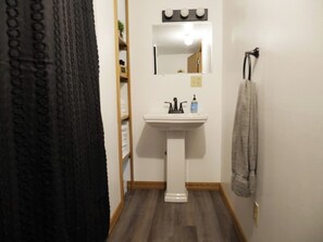 Hair dryer, towels - Yoder's Farmstead - Yoder's Farmstead (LaRussel)